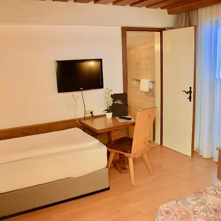 בית הארחה Alpengruss 3*